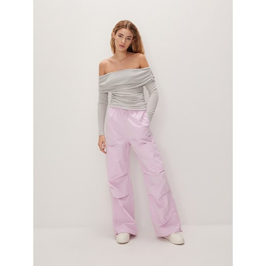 Reserved - Spodnie typu parachute - pastelowy róż ze sklepu Reserved w kategorii Spodnie damskie - zdjęcie 170891731