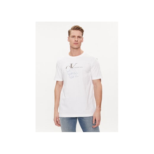 Calvin Klein Jeans T-Shirt Monogram Echo J30J325352 Biały Regular Fit ze sklepu MODIVO w kategorii T-shirty męskie - zdjęcie 170911273