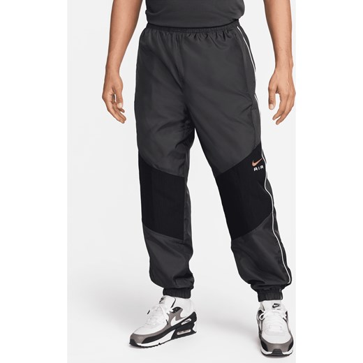 Męskie spodnie z tkaniny Nike Air - Szary ze sklepu Nike poland w kategorii Spodnie męskie - zdjęcie 170914370