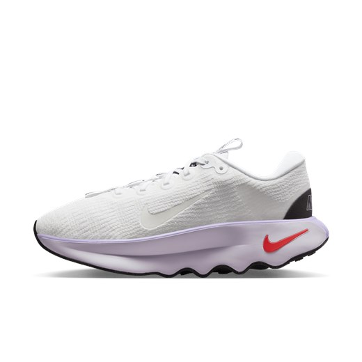 Buty sportowe damskie Nike białe sznurowane na płaskiej podeszwie 