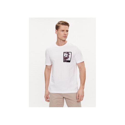 Calvin Klein T-Shirt Framed Flower Graphic K10K112492 Biały Regular Fit ze sklepu MODIVO w kategorii T-shirty męskie - zdjęcie 170918883
