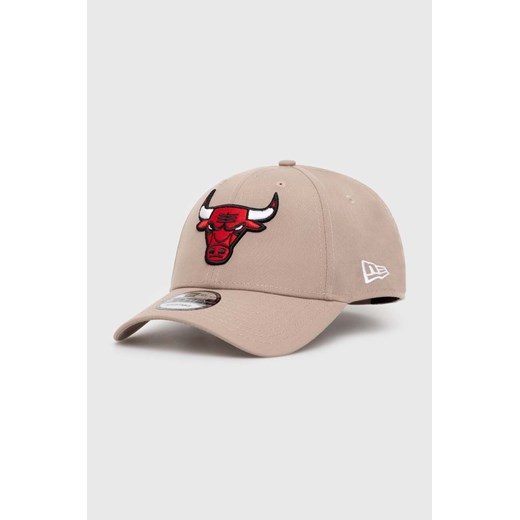 New Era czapka z daszkiem 9Forty Chicago Bulls kolor beżowy z aplikacją 60435239 ze sklepu PRM w kategorii Czapki z daszkiem damskie - zdjęcie 170927922