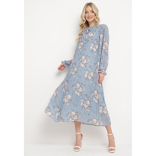 Niebieska Sukienka Rozkloszowana z Plisami Wiązana pod Szyją w Kwiatowy Print Dirosa ze sklepu Born2be Odzież w kategorii Sukienki - zdjęcie 170944660