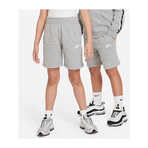 Spodenki z dzianiny dresowej dla dużych dzieci Nike Sportswear Club Fleece - Szary ze sklepu Nike poland w kategorii Spodenki chłopięce - zdjęcie 170947404