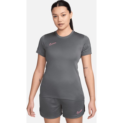 Damka koszulka piłkarska z krótkim rękawem Nike Dri-FIT Academy - Szary ze sklepu Nike poland w kategorii Bluzki damskie - zdjęcie 170947410