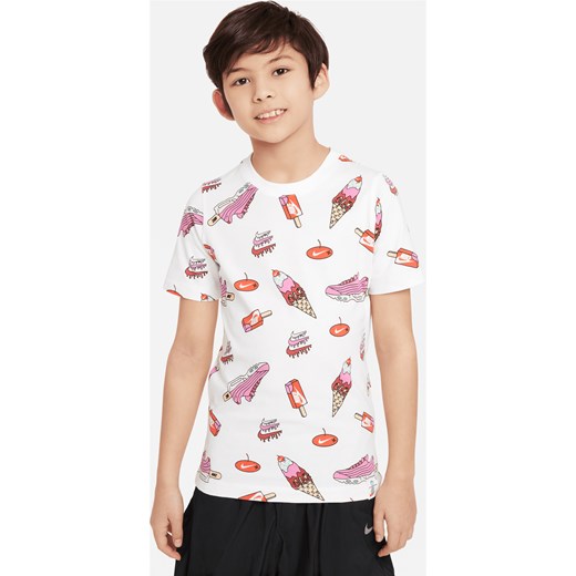 T-shirt dla dużych dzieci Nike Sportswear - Czerń ze sklepu Nike poland w kategorii T-shirty chłopięce - zdjęcie 170947492