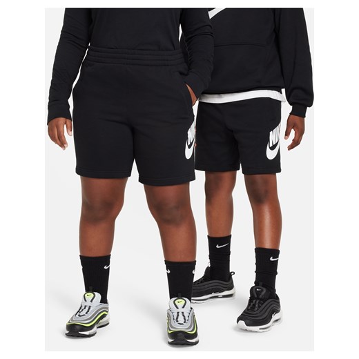 Spodenki z dzianiny dresowej dla dużych dzieci Nike Sportswear Club Fleece (szerszy rozmiar) - Czerń ze sklepu Nike poland w kategorii Spodenki chłopięce - zdjęcie 170947583
