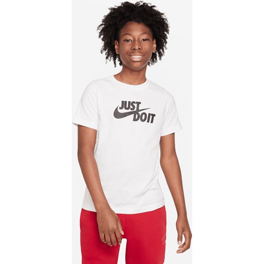 T-shirt dla dużych dzieci Nike Sportswear - Biel ze sklepu Nike poland w kategorii T-shirty chłopięce - zdjęcie 170947652