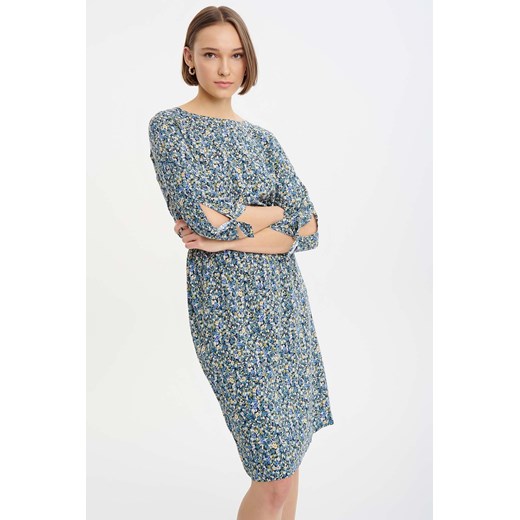 Damska sukienka krótka z gumką w talii w kwiatki ze sklepu 5.10.15 w kategorii Sukienki - zdjęcie 170964402