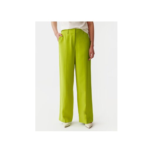 Tatuum Spodnie materiałowe Masda 2 T2406.143 Zielony Regular Fit ze sklepu MODIVO w kategorii Spodnie damskie - zdjęcie 170969132