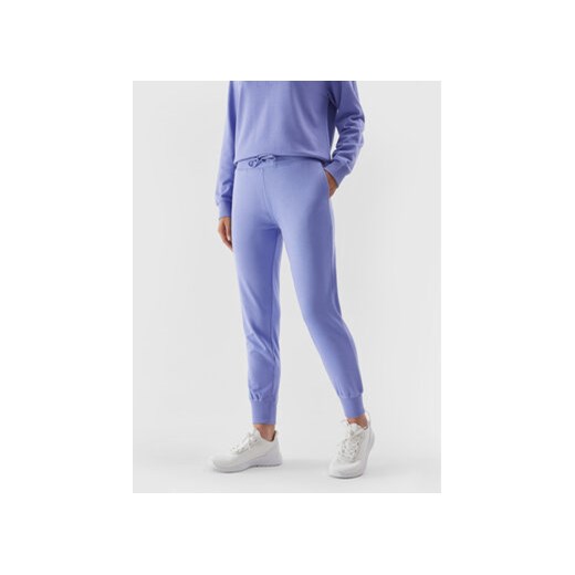 4F Spodnie dresowe 4FAW23TTROF474 Niebieski Regular Fit ze sklepu MODIVO w kategorii Spodnie damskie - zdjęcie 171008802