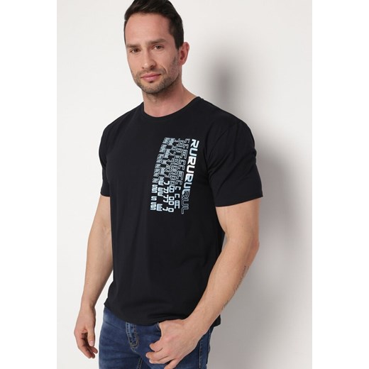 Granatowa Koszulka Bawełniana z Ozdobnym Nadrukiem na Przodzie Ulitiama ze sklepu Born2be Odzież w kategorii T-shirty męskie - zdjęcie 171029170