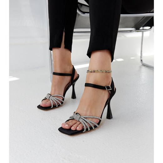 Czarne błyszczące sandały na szpilce Ankica ze sklepu gemre w kategorii Sandały damskie - zdjęcie 171030644