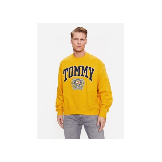 Tommy Jeans Bluza College Graphic DM0DM16804 Żółty Boxy Fit ze sklepu MODIVO w kategorii Bluzy męskie - zdjęcie 171035712