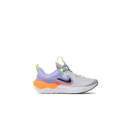 Nike Buty do biegania Run Flow (GS) DR0472 002 Szary ze sklepu MODIVO w kategorii Buty sportowe dziecięce - zdjęcie 171041543