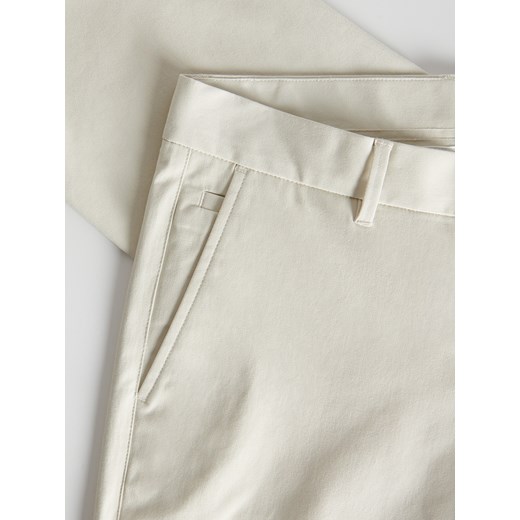 Beżowe spodnie męskie Reserved 
