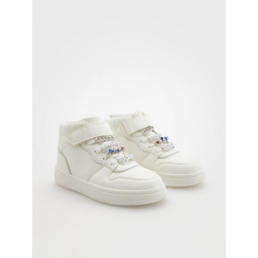 Reserved - Sneakersy z aplikacją - biały ze sklepu Reserved w kategorii Trampki dziecięce - zdjęcie 171148711