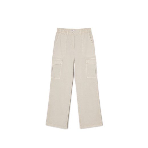 Cropp - Beżowe spodnie straight cargo - beżowy ze sklepu Cropp w kategorii Spodnie damskie - zdjęcie 171187873