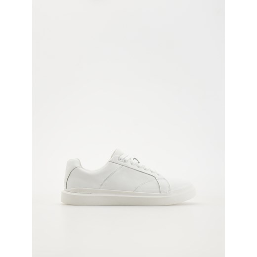 Reserved - Skórzane sneakersy - biały ze sklepu Reserved w kategorii Trampki męskie - zdjęcie 171196312