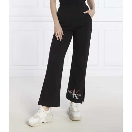 CALVIN KLEIN JEANS Spodnie dresowe DIFFUSED | flare fit ze sklepu Gomez Fashion Store w kategorii Spodnie damskie - zdjęcie 171215610