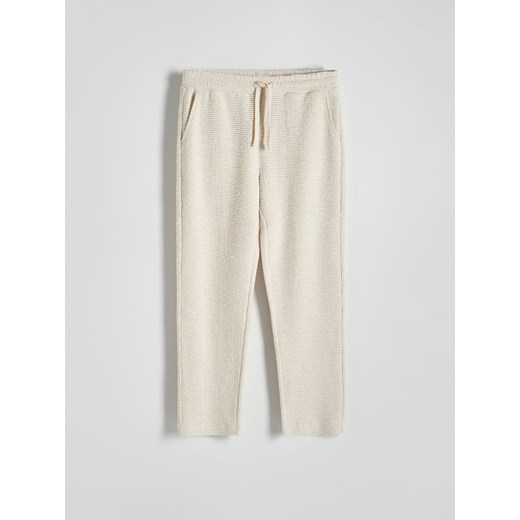Reserved - Spodnie ze strukturalnej dzianiny - beżowy ze sklepu Reserved w kategorii Spodnie męskie - zdjęcie 171219411