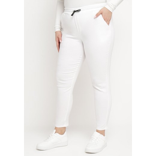 Białe Casualowe Spodnie z Elastyczną Gumką w Pasie i Ozdobnymi Sznurkami Penderia ze sklepu Born2be Odzież w kategorii Spodnie damskie - zdjęcie 171229493