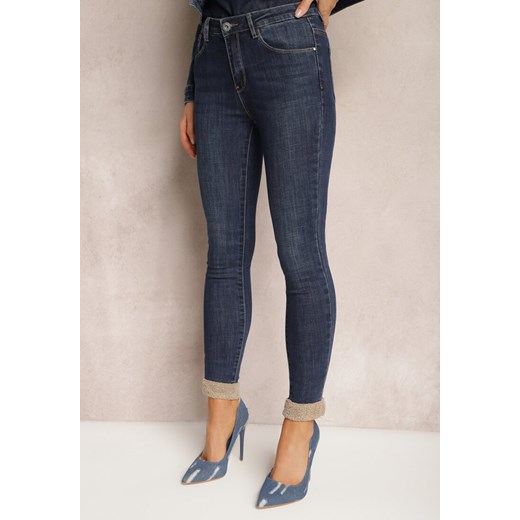 Granatowe Skinny Jeansy ze Sztucznym Futerkiem przy Kostkach Pelle ze sklepu Renee odzież w kategorii Jeansy damskie - zdjęcie 171232600