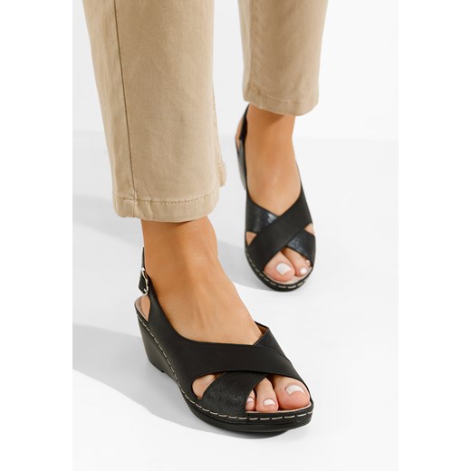 Czarne sandały na koturnie Lutania ze sklepu Zapatos w kategorii Sandały damskie - zdjęcie 171237931