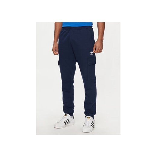 adidas Spodnie dresowe adicolor Trefoil IP2757 Granatowy Slim Fit ze sklepu MODIVO w kategorii Spodnie męskie - zdjęcie 171254284