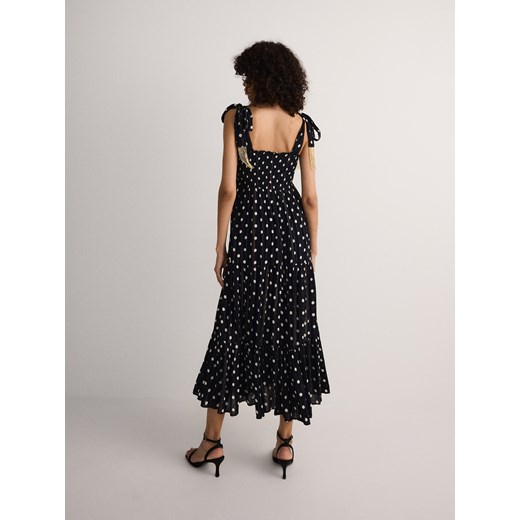 Sukienka czarna Reserved z okrągłym dekoltem 