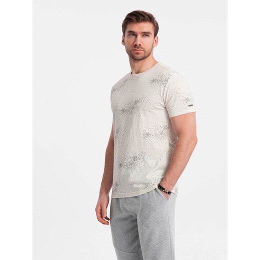T-shirt męski fullprint z rozrzuconymi literami - jasnobeżowy V1 OM-TSFP-0179 ze sklepu ombre w kategorii T-shirty męskie - zdjęcie 171261141