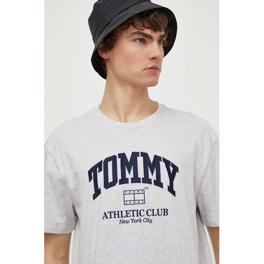 Tommy Jeans t-shirt bawełniany męski kolor szary z aplikacją DM0DM18557 ze sklepu ANSWEAR.com w kategorii T-shirty męskie - zdjęcie 171263212