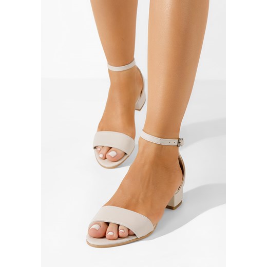 Beżowe sandały na niskim słupku Amais V3 ze sklepu Zapatos w kategorii Sandały damskie - zdjęcie 171280661