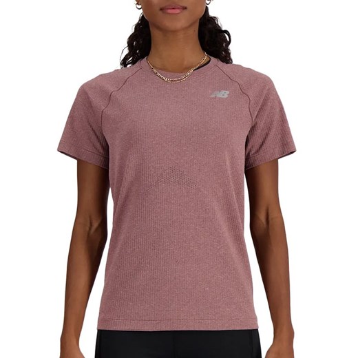 Koszulka New Balance WT41123LRC - różowa ze sklepu streetstyle24.pl w kategorii Bluzki damskie - zdjęcie 171295571