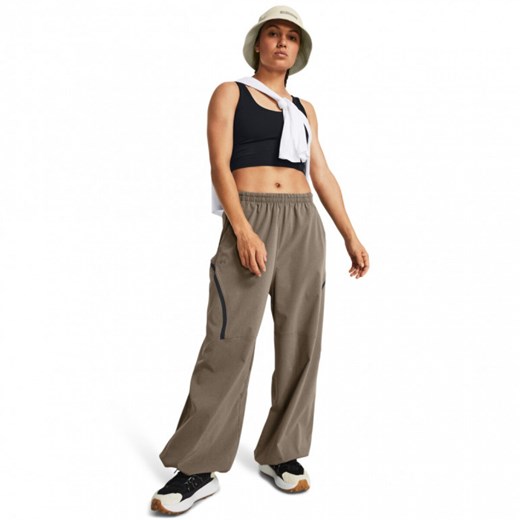 Damskie spodnie treningowe Under Armour UA Unstoppable Airvent Parachute Pant - brązowe ze sklepu Sportstylestory.com w kategorii Spodnie damskie - zdjęcie 171309533