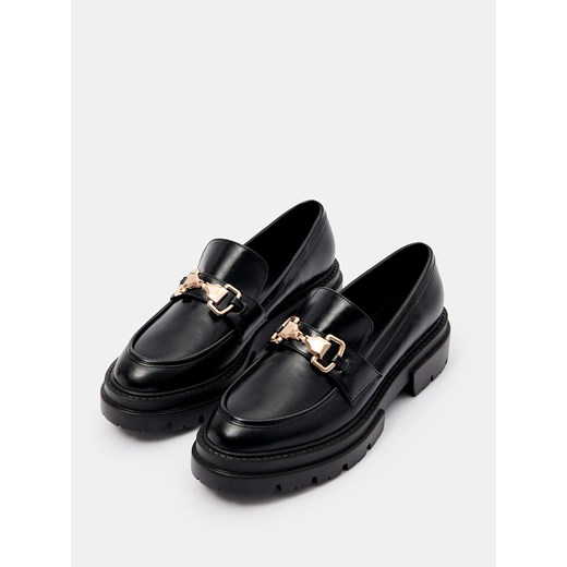 Mohito - Czarne loafersy - czarny ze sklepu Mohito w kategorii Półbuty damskie - zdjęcie 171315641