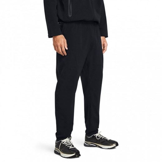 Męskie spodnie treningowe Under Armour UA Unstoppable Airvent Taper - czarne ze sklepu Sportstylestory.com w kategorii Spodnie męskie - zdjęcie 171316671