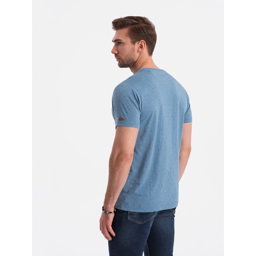 Męski t-shirt fullprint z kolorowymi literami - niebieski denim V4 OM-TSFP-0185 M ombre
