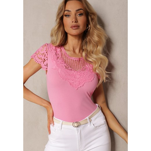 Różowy Prążkowany T-shirt z Koronką na Dekolcie i Rękawach Delalilena ze sklepu Renee odzież w kategorii Bluzki damskie - zdjęcie 171327924