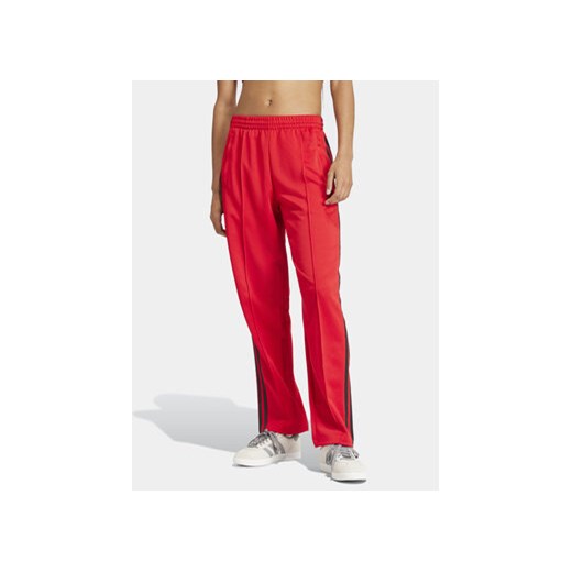 adidas Spodnie dresowe adicolor Classics SST IM9809 Czerwony Loose Fit ze sklepu MODIVO w kategorii Spodnie damskie - zdjęcie 171328350