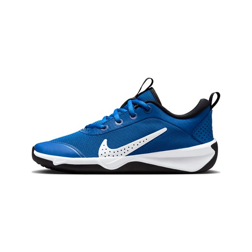 Buty halowe dla dużych dzieci Nike Omni Multi-Court - Niebieski ze sklepu Nike poland w kategorii Buty sportowe dziecięce - zdjęcie 171331583