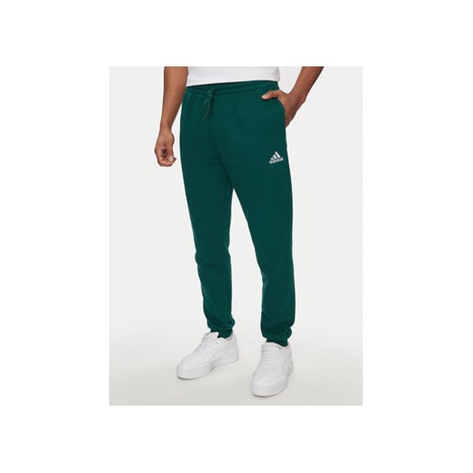 adidas Spodnie dresowe Essentials IJ8892 Zielony Regular Fit ze sklepu MODIVO w kategorii Spodnie męskie - zdjęcie 171344322