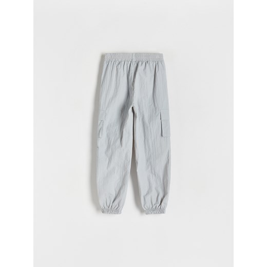 Reserved - Ortalionowe spodnie cargo - jasnoszary ze sklepu Reserved w kategorii Spodnie dziewczęce - zdjęcie 171350964
