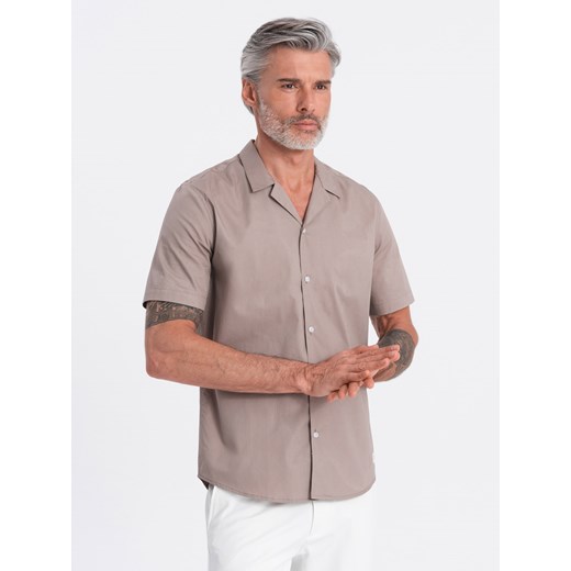Koszula męska z krótkim rękawem i kubańskim kołnierzem - ciemnobeżowa V3 OM-SHSS-0168 ze sklepu ombre w kategorii Koszule męskie - zdjęcie 171360322