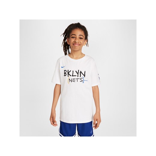 T-shirt dla dużych dzieci z logo Brooklyn Nets City Edition Nike NBA - Biel ze sklepu Nike poland w kategorii T-shirty chłopięce - zdjęcie 171364850