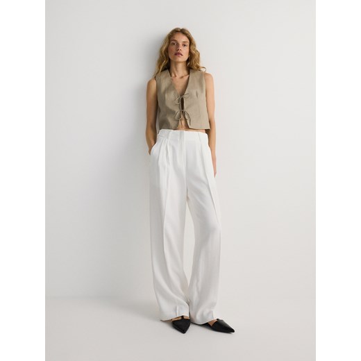 Reserved - Spodnie z wiskozą - biały ze sklepu Reserved w kategorii Spodnie damskie - zdjęcie 171393751