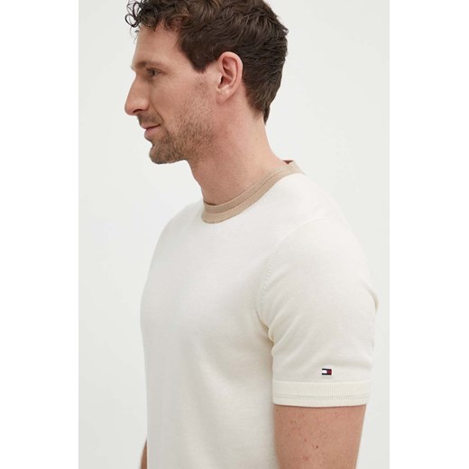 Tommy Hilfiger sweter męski kolor beżowy gładki MW0MW34684 ze sklepu ANSWEAR.com w kategorii T-shirty męskie - zdjęcie 171404934