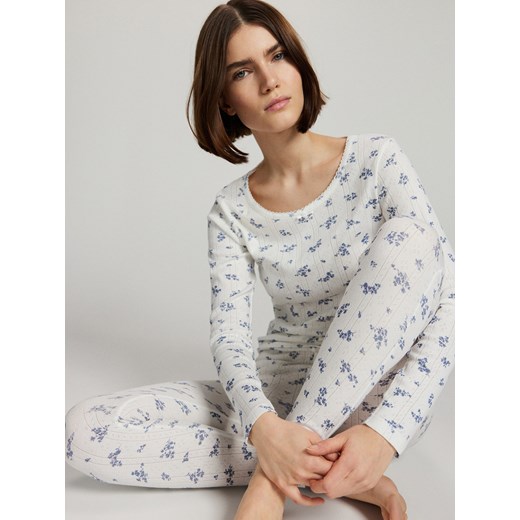 Reserved - Dwuczęściowa piżama w kwiaty - złamana biel ze sklepu Reserved w kategorii Piżamy damskie - zdjęcie 171425524