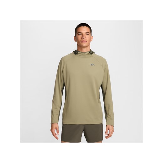 Męska koszulka z kapturem i długim rękawem do biegania Dri-FIT UV Nike Trail - Brązowy ze sklepu Nike poland w kategorii Bluzy męskie - zdjęcie 171447560