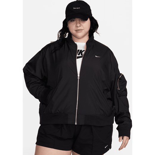 Damska oversizowa kurtka typu bomberka Nike Sportswear Essential (duże rozmiary) - Czerń ze sklepu Nike poland w kategorii Kurtki damskie - zdjęcie 171447561